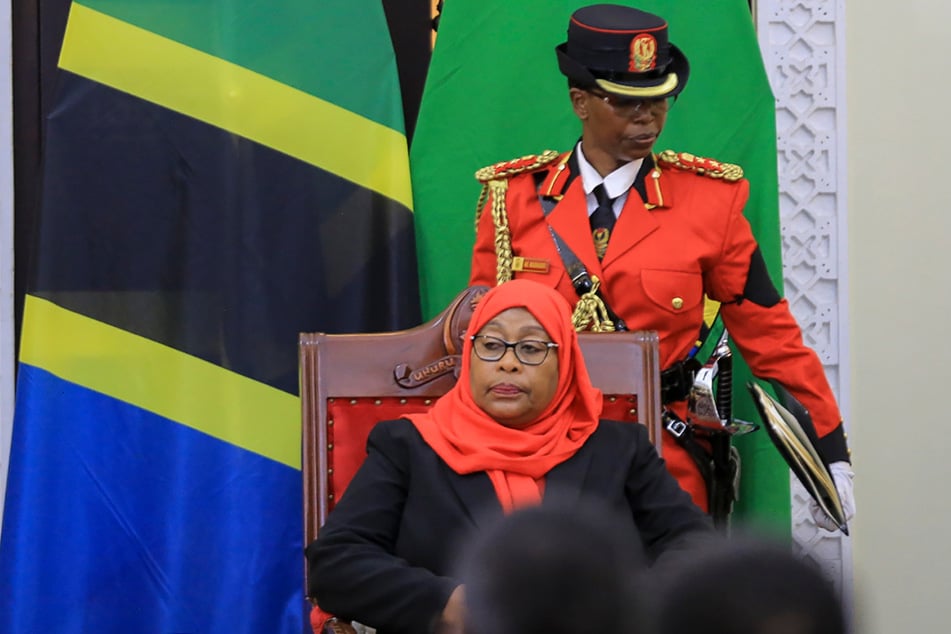 Dar Es Salaam: Samia Suluhu Hassan wird bei einer Zeremonie im State House vereidigt.