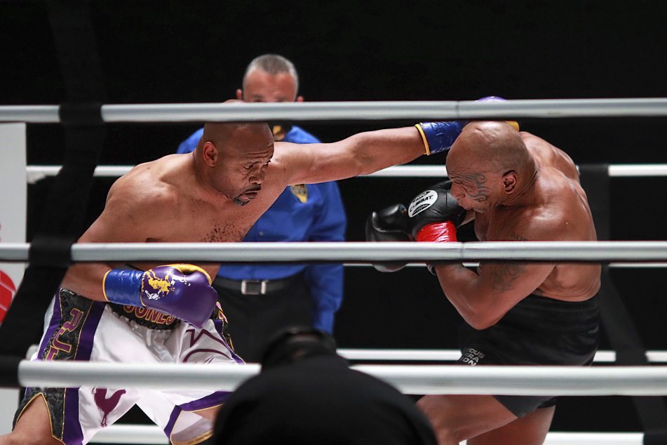Was für ein Kampf! Roy Jones Jr. (51) und Mike Tyson (54) schenkten sich im Ring nichts.