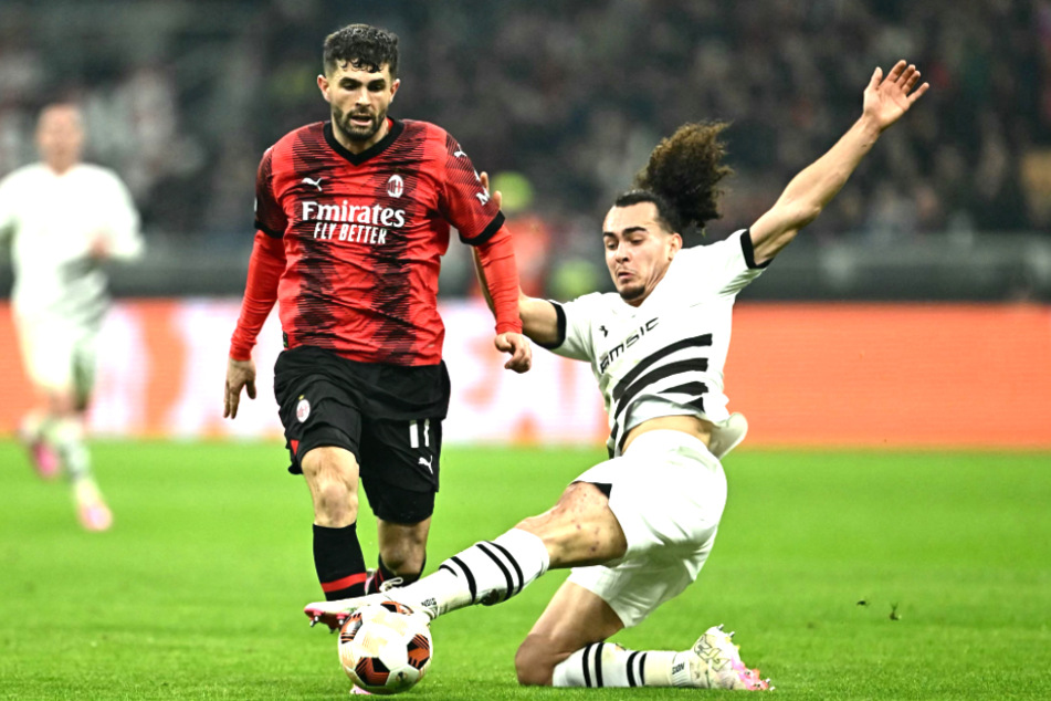Ex-BVB-Star Christian Pulisic (25, l.) und seine Milan-Kollegen gewannen das Hinspiel im San Siro gegen Stade Rennes mit 3:0.