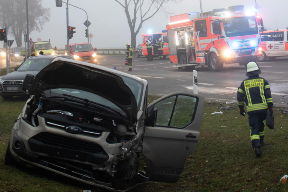 Neben der Polizei waren auch Feuerwehr und Rettungsdienst im Einsatz.