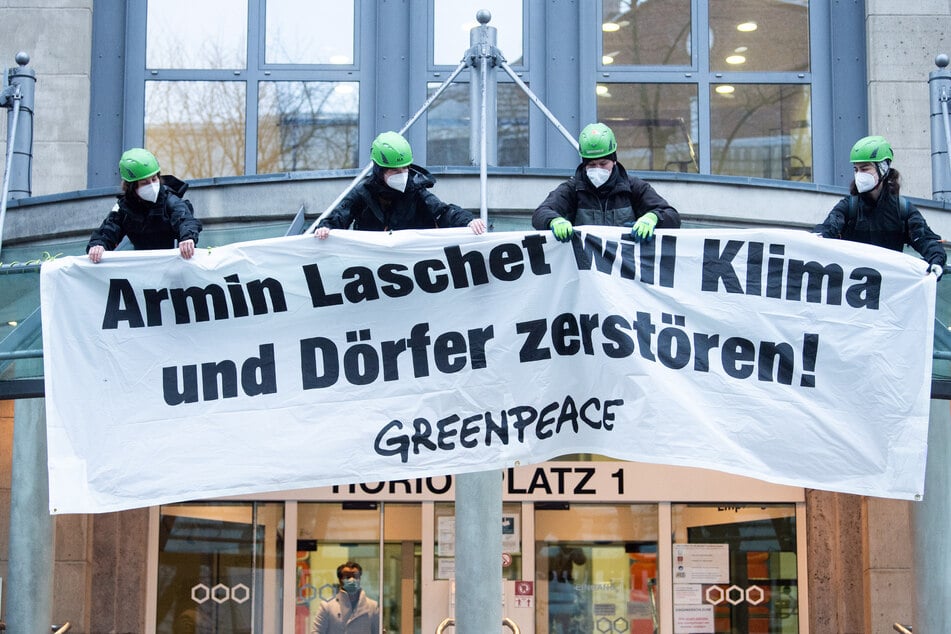 Aktion gegen Armin Laschet: Greenpeace-Aktivisten stehen vor Gericht