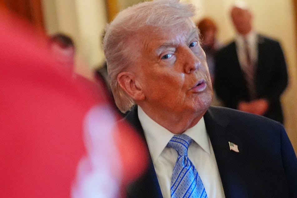 US-Präsident Donald Trump (79) will ganz offensichtlich schnellstmöglich aus seiner festgefahrenen Lage entkommen.