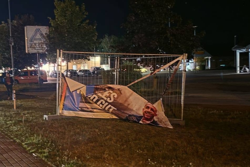 Das AfD-Banner in der Arneburger Straße in Stendal wurde innerhalb einer Woche mehrmals beschädigt.
