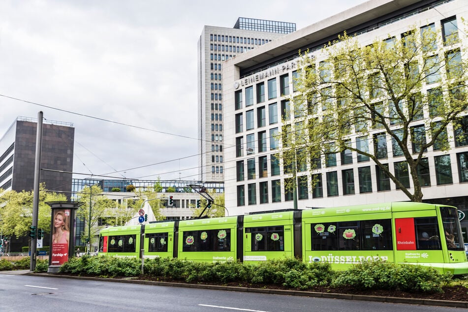 Die Frau war am Montag von einer Straßenbahn erfasst und mehrere Meter mitgeschleift worden. (Symbolbild)