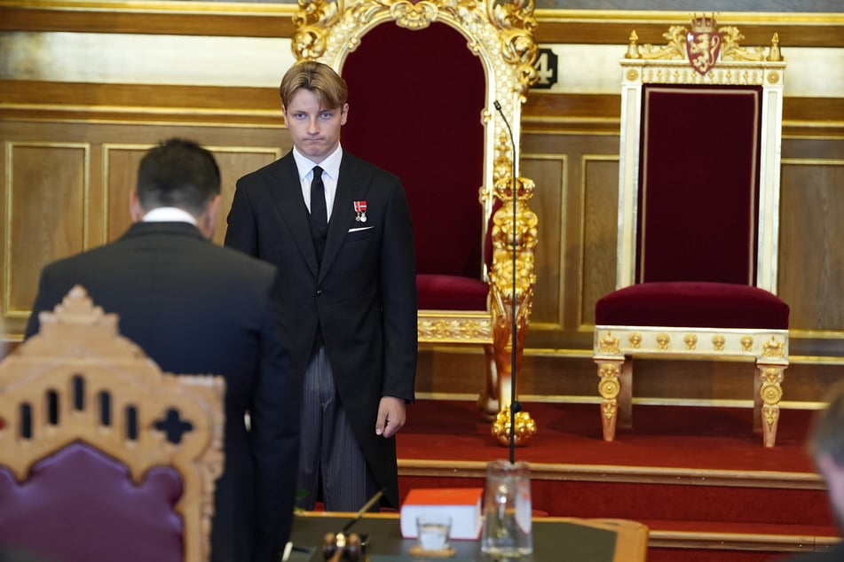 Prinz Sverre Magnus (20) stand ebenfalls vorm norwegischen Parlament.