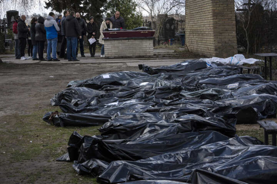 Hunderte Zivilisten sollen in Butscha durch russische Soldaten ermordet worden sein. Die "Ukraine" ist beim MDR am Montag erneut Thema.