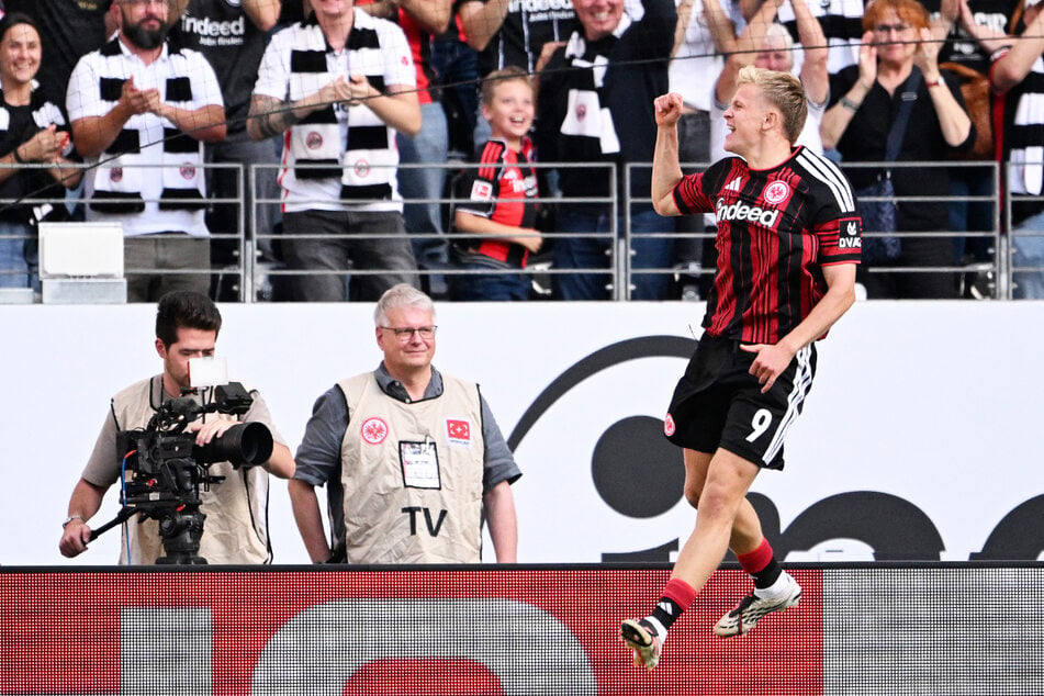 Auftakt nach Maß! Jonathan Burkardt schoss Eintracht Frankfurt gegen den FC Augsburg nach wenigen Minuten in Führung - letztlich zu wenig.