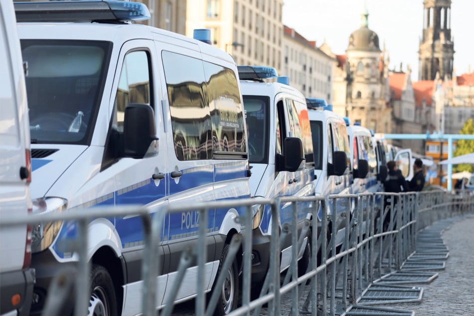 Polizei mit Großaufgebot: Demo-Alarm in Dresdens Innenstadt