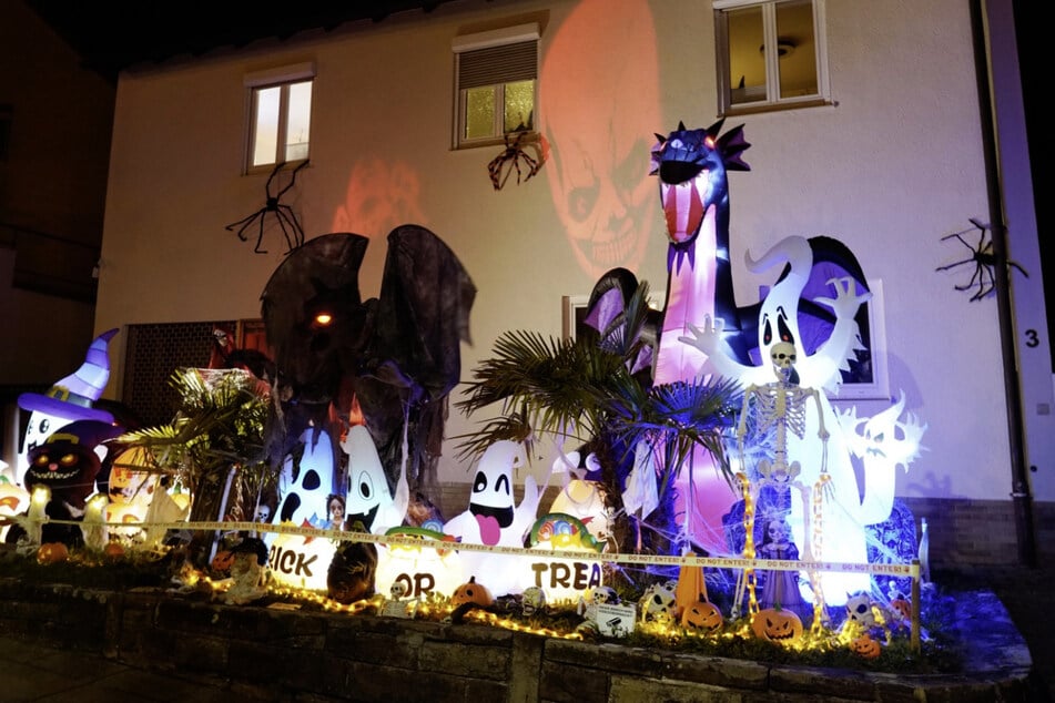 Der Aufbau des Halloween-Spektakels geht an einem Tag.
