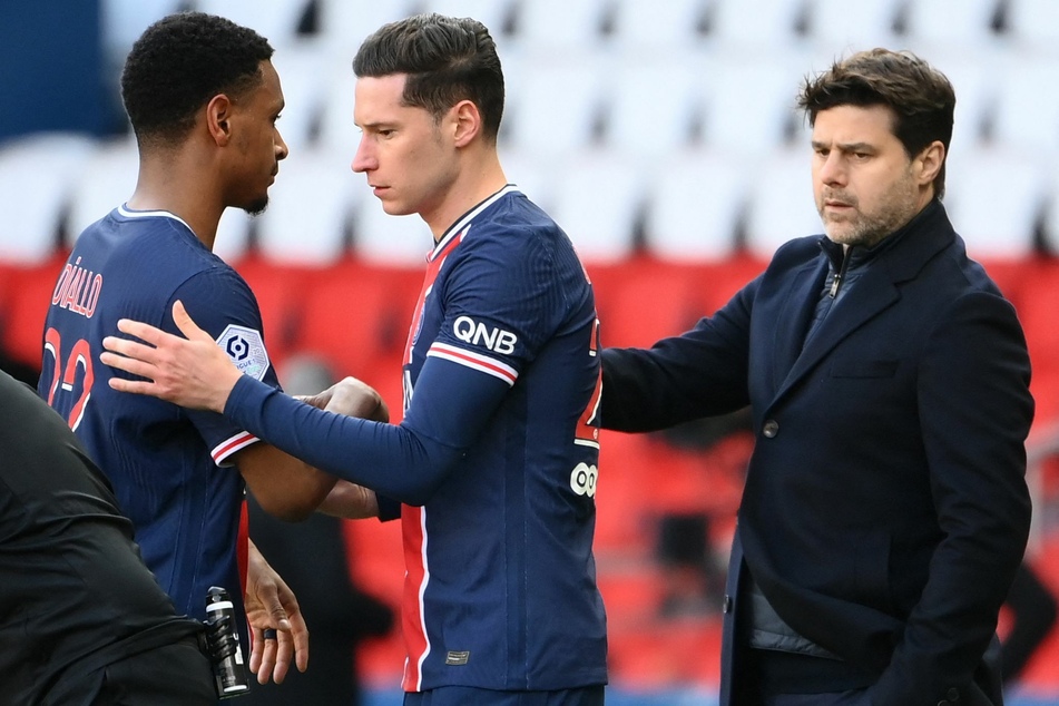Auch unter PSG-Trainer Mauricio Pochettino (49, r.) kommt Julian Draxler (27) regelmäßig für den Klub zum Einsatz.