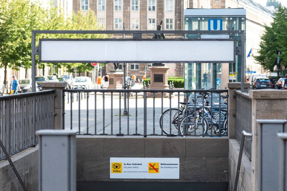 Die neuen Namenstafeln sollen in der Nacht zum Mittwoch am U-Bahnhof Anton-Wilhelm-Amo-Straße angebracht werden. (Symbolfoto)
