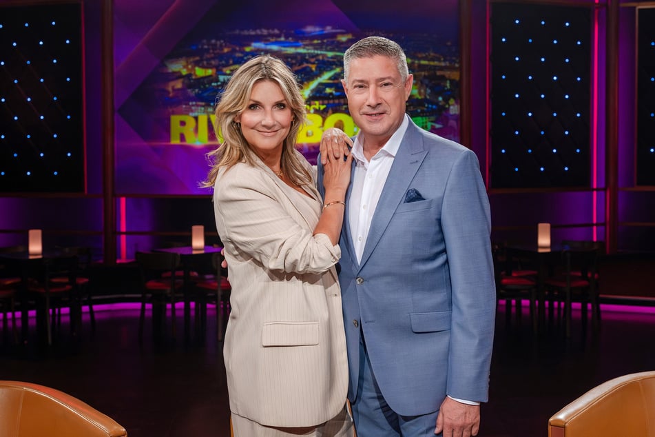 Kim Fisher (55) und Joachim Llambi (60) bilden das Moderationsteam im "Riverboat"-Studio.