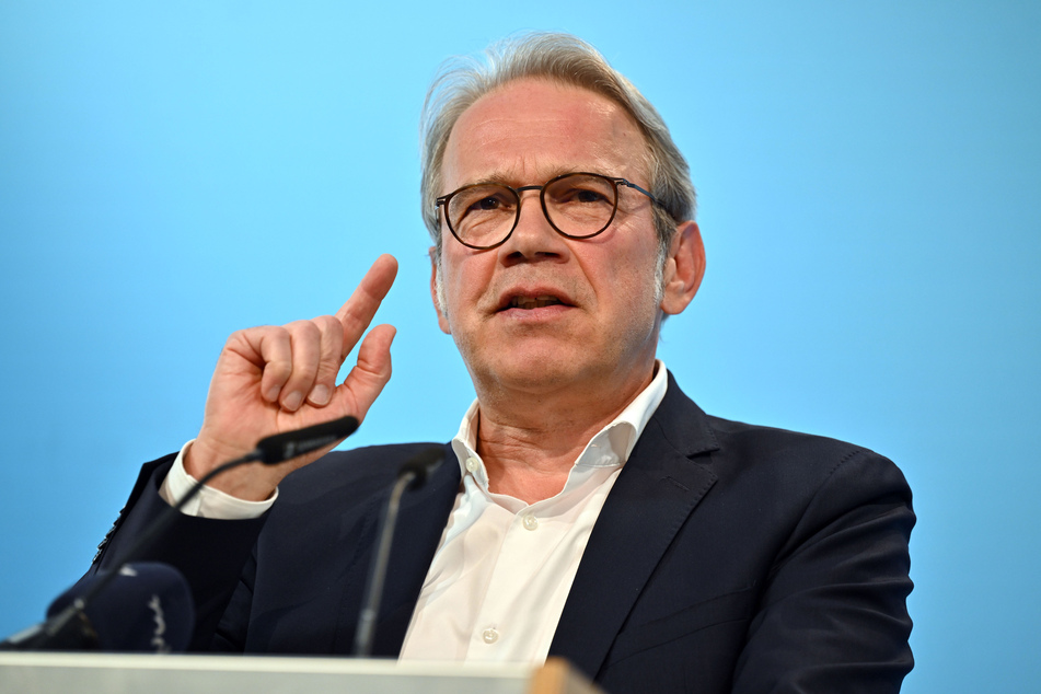 Thüringens Innenminister Georg Maier (56, SPD) erklärte, dass hinter den Drohungen auch die "rechte Seite" stecken könnte. (Archivbild)