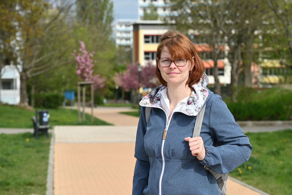 Linke-Stadträtin Sabine Brünler (39) empfindet den Weg als sicher für Fußgänger und Radfahrer.