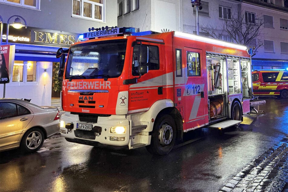 Stuttgart: Großer Brandeinsatz in Stuttgart: Hotelgäste retten sich ins Freie