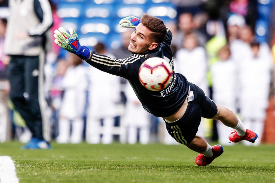 Luca Zidane kam für die Profis von Real Madrid insgesamt zweimal zum Einsatz. In der abgelaufenen Saison war er an Zweitligist Racing Santander ausgeliehen, wo er zum Stammkeeper aufstieg. Eine Fingerverletzung setzte ihn am Saisonende außer Gefecht. Nun hat er mit Rayo Vallecano einen neuen Verein gefunden.