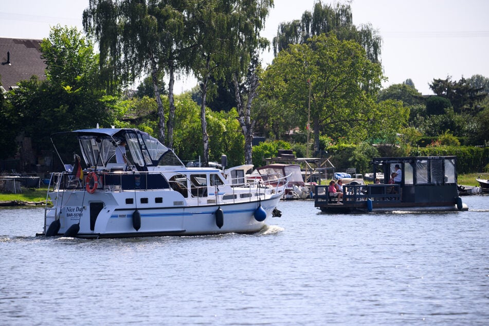 Die Berliner Wasserschutzpolizei hat in der vergangenen Wassersportsaison nach eigenen Angaben 4128 Kontrollen durchgeführt.