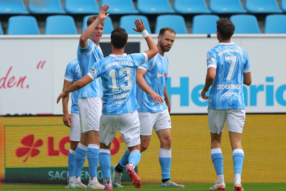 Jubel-Befehl! Geht es nach Trainer Benjamin Duda (37) sollen die Chemnitzer viel öfters Tore bejubeln dürfen.