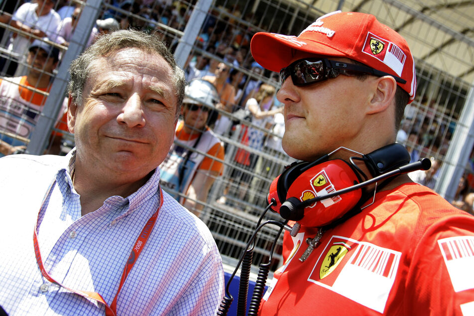 Der ehemalige Formel-1-Fahrer Michael Schumacher (53) und Jean Todt (76), damaliger Teamchef von Ferrari, aufgenommen beim GP in Spanien (Archivbild).