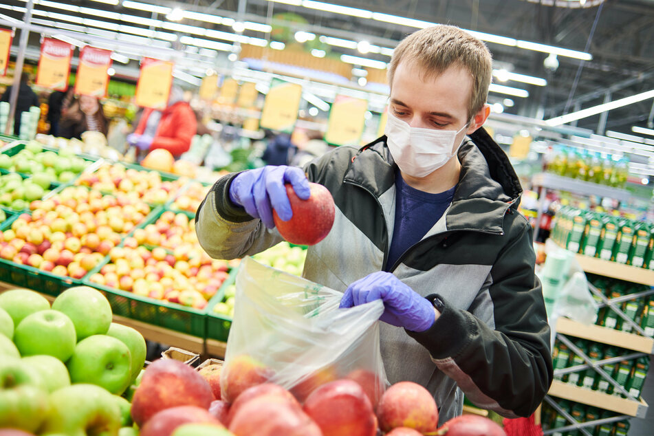 Beim Supermarkt-Einkauf oder der Shopping-Tour müssen künftig keine Masken mehr getragen werden (Symbolbild).