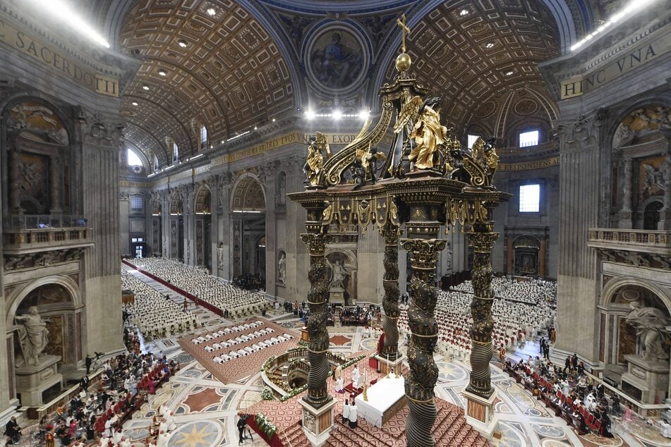 Der Ekel-Vorfall geschah während einer Heiligen Messe im Petersdom im Vatikan. (Symbolbild)