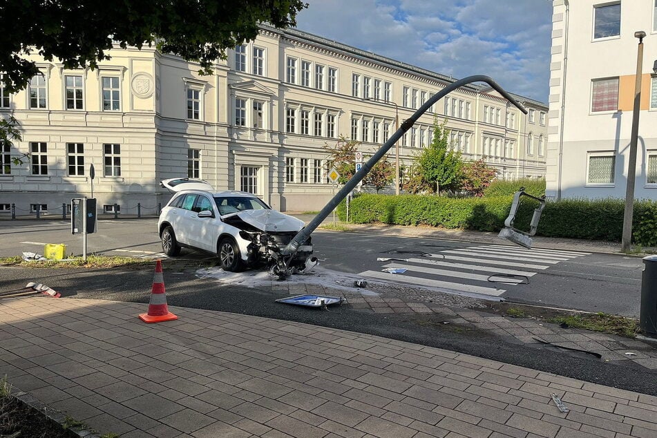 Zwei Verletzte und ein hoher Sachschaden sind das Ergebnis eines Unfalls in Nordhausen.