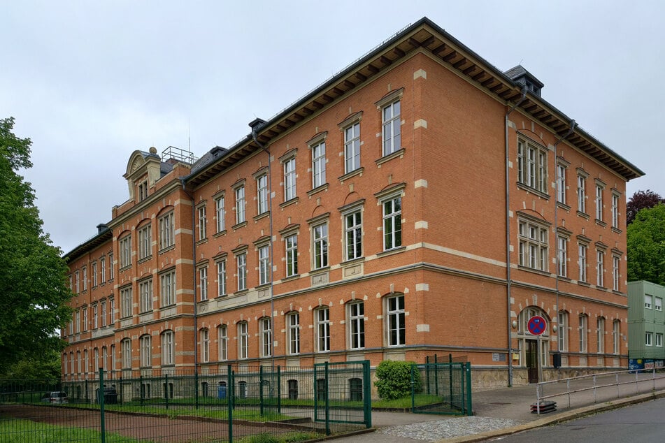 Die Oberschule Altendorf in Chemnitz findet einfach keine Physik-Lehrkraft: Für die unteren Klassenstufen fällt der Unterricht aus.