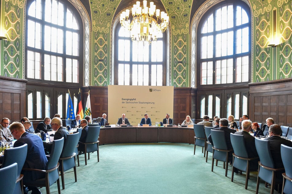 Der Krisen-Gipfel in der Staatskanzlei brachte am Donnerstag hochrangige Köpfe aus ganz Sachsen zusammen.