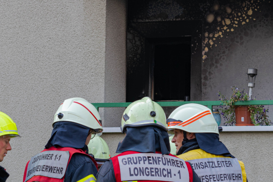 Köln: Kölner Wohnung in Flammen! Feuerwehr rettet vier Bewohner