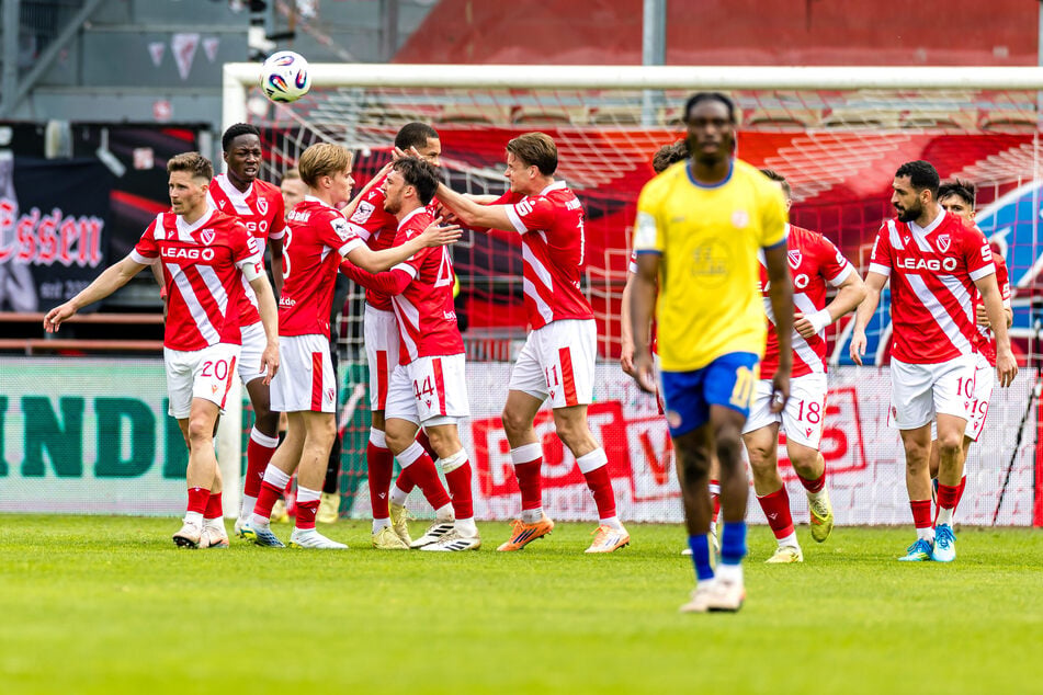Während Energie Cottbus den Jahrhundertsieg gegen Essen bejubelt, markierte für RWE dieses Spiel den Wendepunkt zum Negativen.