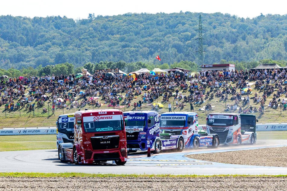 Kein Motorsportfan sollte die 1.200 PS starken Trucks bei der FIA European Truck Racing Championship verpassen.