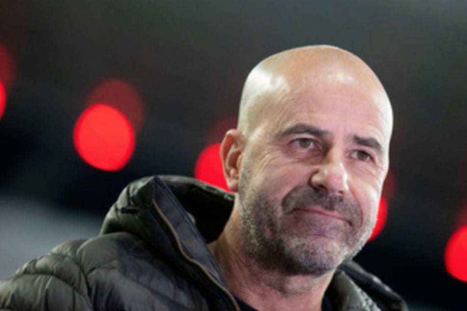 Trainer Peter Bosz muss beim Spiel von Bayer 04 Leverkusen in Prag auf viele Spieler verzichten.