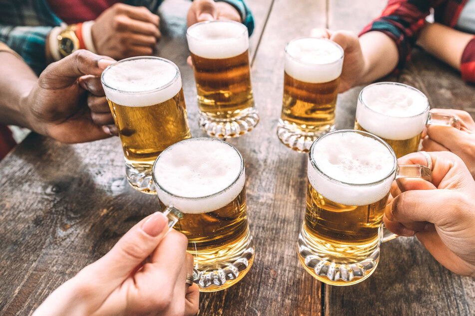 Hopfenernte sinkt, Produktion steigt: Bier-Freunde können dank Vorräten aufatmen