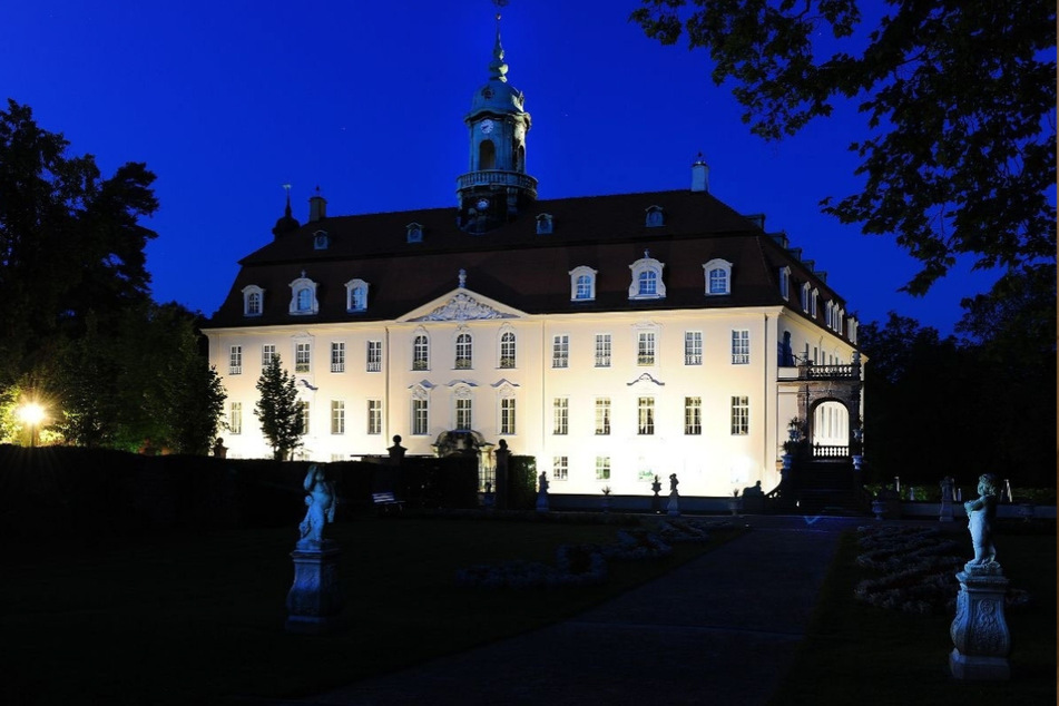 Das Barockschloss beherbergt eine Ausstellung über Märchen, die mit einem Lichter-Festival im Park ergänzt werden soll.