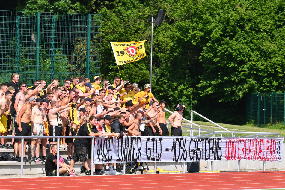 "Wie immer gilt: 10 % Gästefans - unverhandelbar", stand auf dem Banner, das die Dresdner Anhänger beim Test gegen Braunschweig zeigten.
