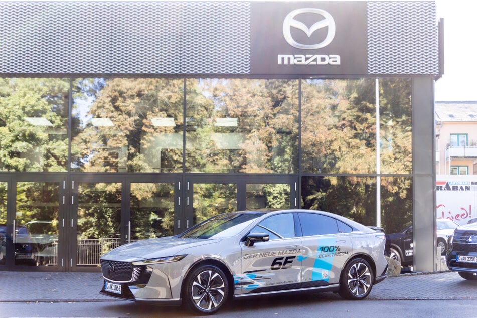 Der Mazda6e wartet bereits beim Autohaus Kraban.