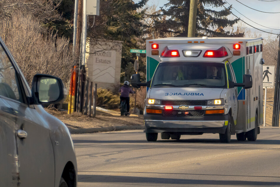 Eine 46-jährige Amerikanerin spielte Sanitäterin und klaute ein Rettungsfahrzeug. (Symbolbild)