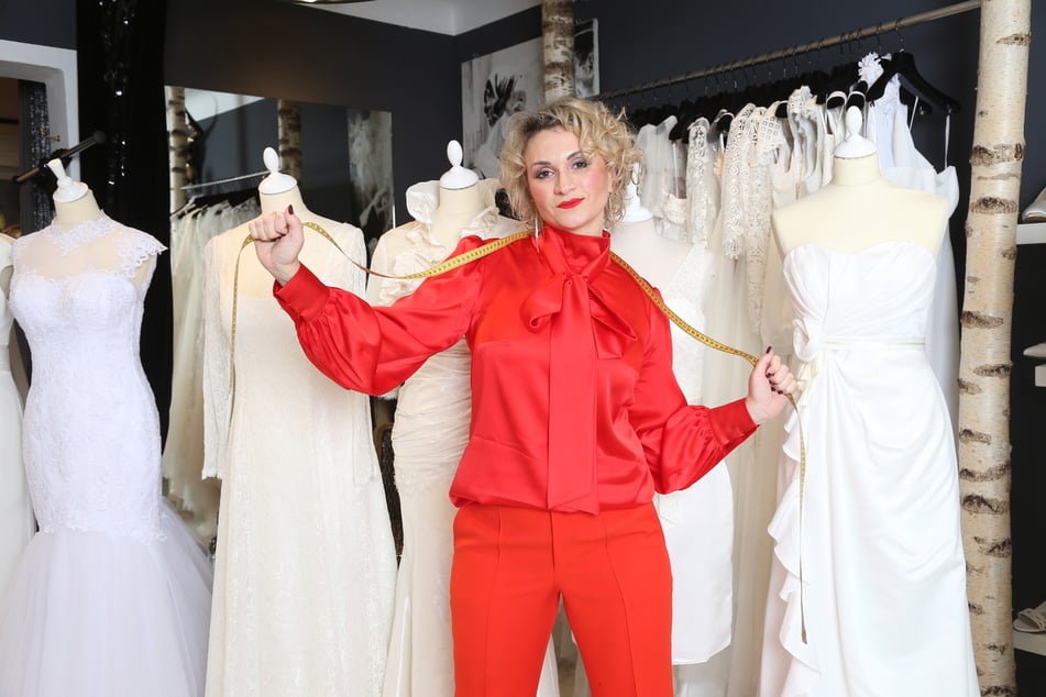 Die studierte Modedesignerin Ella Deck (50) betreibt seit mehr als 25 Jahren ihr gleichnamiges Couture-Atelier am Lehmweg in Hamburg-Eppendorf.