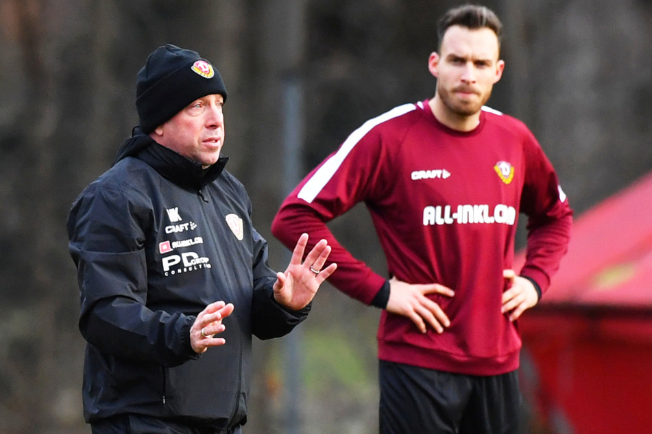 Markus Kauczinski (l.) mit Stürmer Patrick Schmidt. Der Dynamo-Trainer hofft, seine Jungs bald wieder zu gemeinsamen Trainingseinheit auf den Platz bitten zu dürfen.