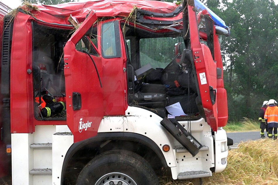Das Löschauto landete nach dem Überschlag wieder auf den Rädern.