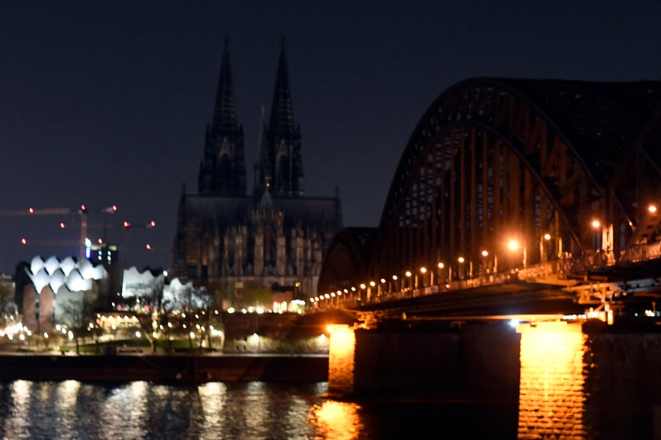 Am Samstag geht in Köln für eine Stunde das Licht aus - auch bei den prominenten Bauwerken der Stadt.