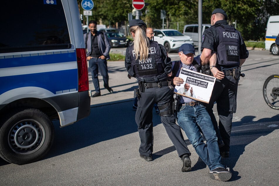 Zuletzt gab es Straßenblockaden für den Klimaschutz vorrangig in Bayern, wo die Polizei zahlreiche Demonstranten für einige Tage vorbeugend einsperrte.
