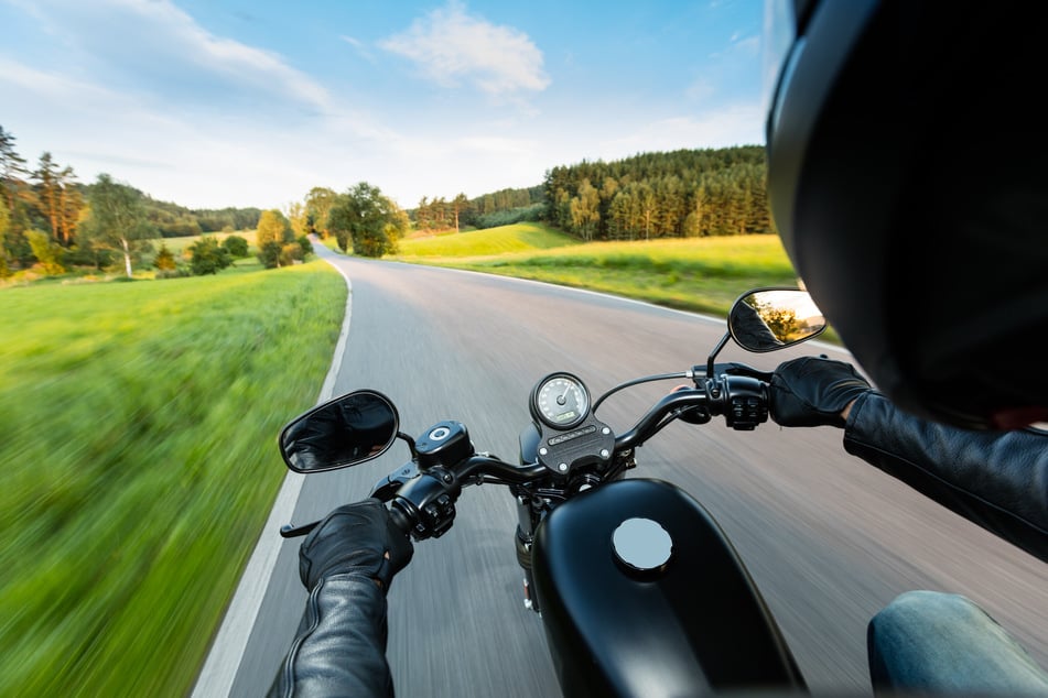 Der Motorradfahrer konnte einen Sturz gerade noch verhindern. (Symbolbild)