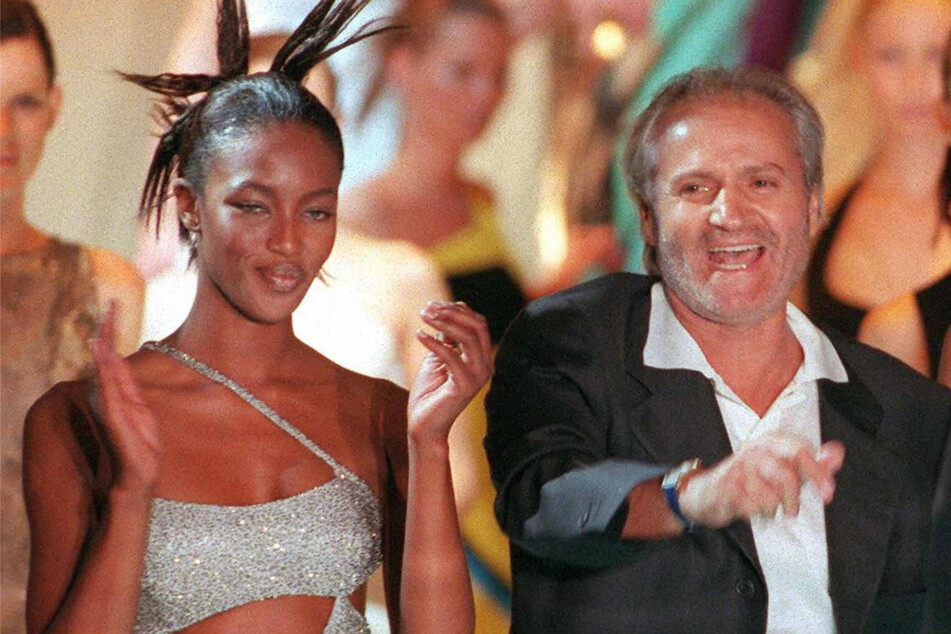 Naomi Campbell (heute 53) und Designer Gianni Versace (†50) kurz vor seinem Tod im Jahr 1997. (Archivbild)