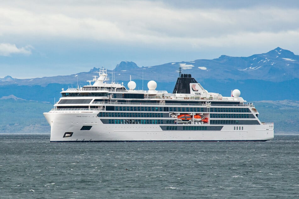 Die "Viking Polaris" ist ein Luxus-Kreuzfahrtschiff der norwegischen Viking-Reederei. Sie bietet Platz für 378 Gäste und 256 Mann Besatzung. Das Schiff ist speziell für den Einsatz in harschen Gewässern konstruiert.