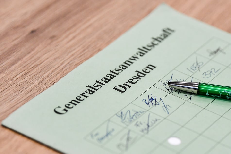 Ob beim veröffentlichten Motiv ein Straftatbestand erfüllt ist, klärt nun die Generalstaatsanwaltschaft Dresden. (Symbolfoto)