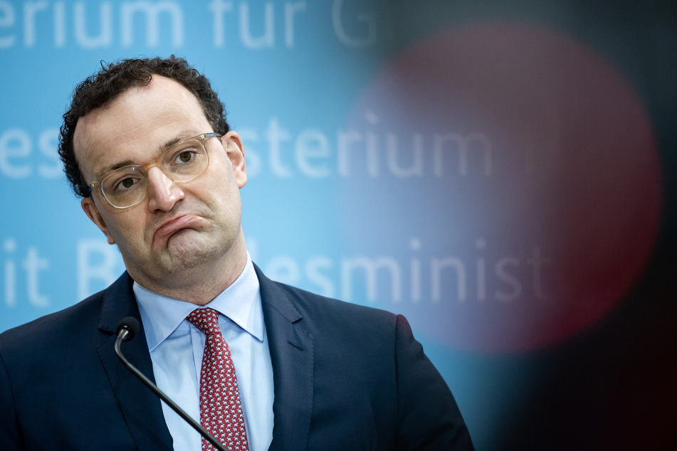 Jens Spahn (40, CDU), Bundesgesundheitsminister, hat vor raschen Lockerungen der Corona-Regeln gewarnt.