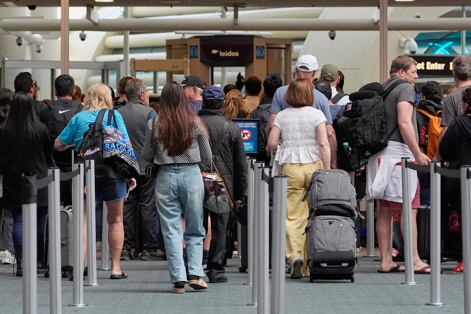 Tausende Reisende werden von den anstehenden Streichungen betroffen sein. Solang die Gehälter nicht bezahlt werden, bleibt das Flughafenpersonal zu Hause.