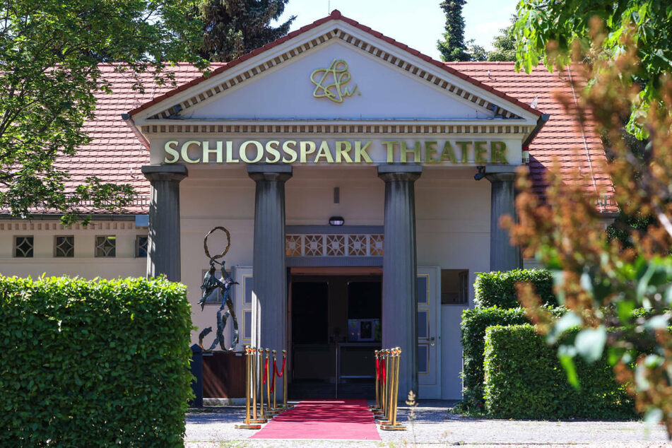 Die Feierlichkeiten haben in Hallervordens Schlosspark Theater stattgefunden.
