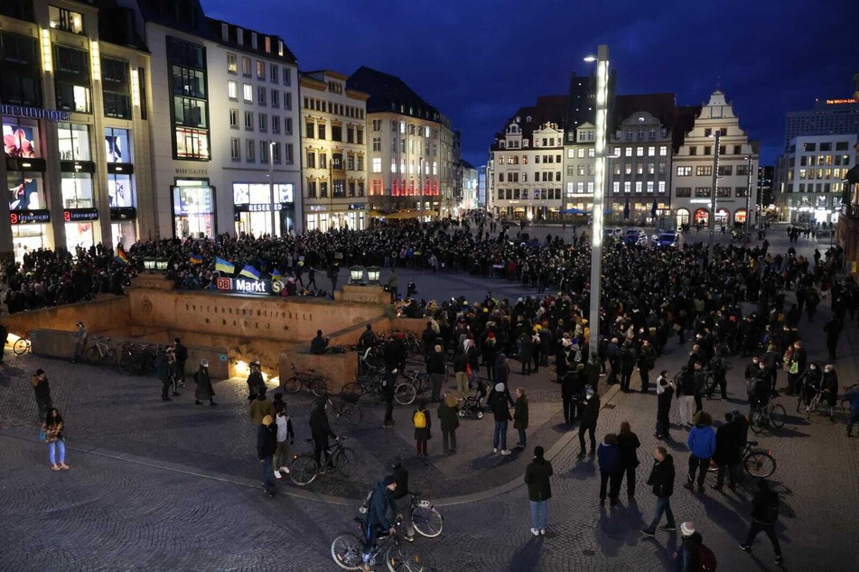 Demonstranten versammelten sich am Abend zur Kundgebung in der Leipziger Innenstadt.